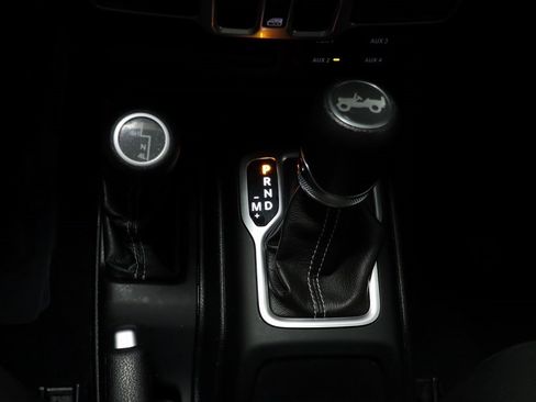 Used 2018 Jeep Wrangler Unlimited Sahara w/ Dual Top Group image 11