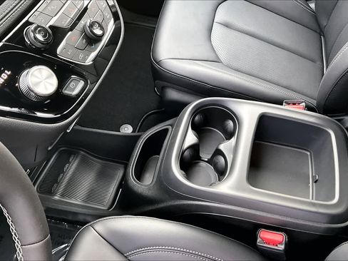 New 2026 Chrysler Pacifica Select image 17