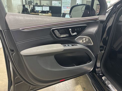 Used 2023 Mercedes-Benz EQS 580 4MATIC SUV image 6