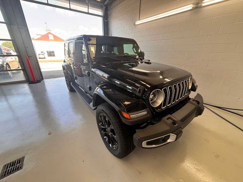 Certified 2025 Jeep Wrangler Unlimited Sahara AWD/4WD image 5