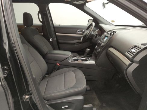 Used 2018 Ford Explorer XLT image 21