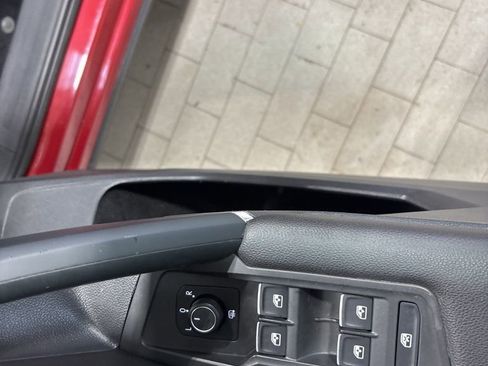 Used 2020 Volkswagen Tiguan SE image 13