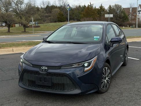 Used 2022 Toyota Corolla LE image 1