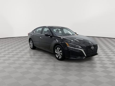 Used 2025 Nissan Altima 2.5 S image 13