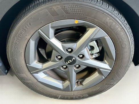 Used 2025 Kia K4 FWD image 11