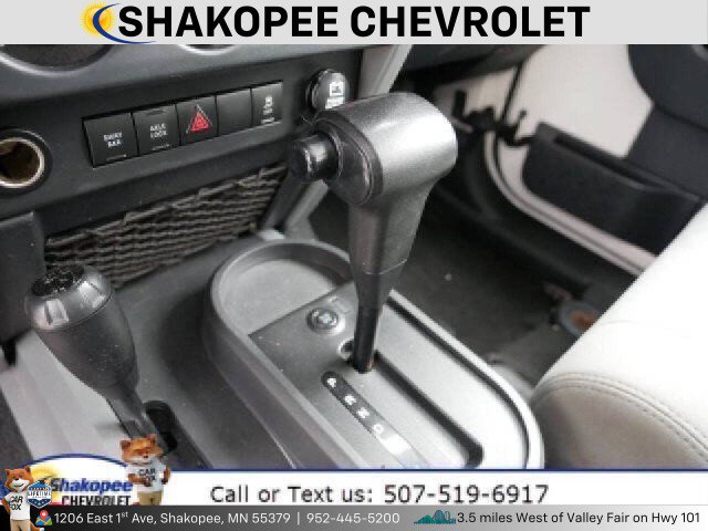 Used 2010 Jeep Wrangler Unlimited Rubicon AWD/4WD image 17
