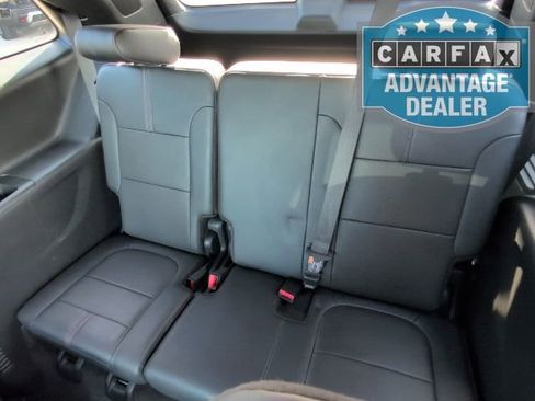 Used 2023 Chevrolet Traverse RS image 9