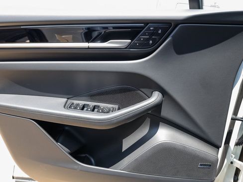 New 2025 Porsche Macan Electric RWD image 23