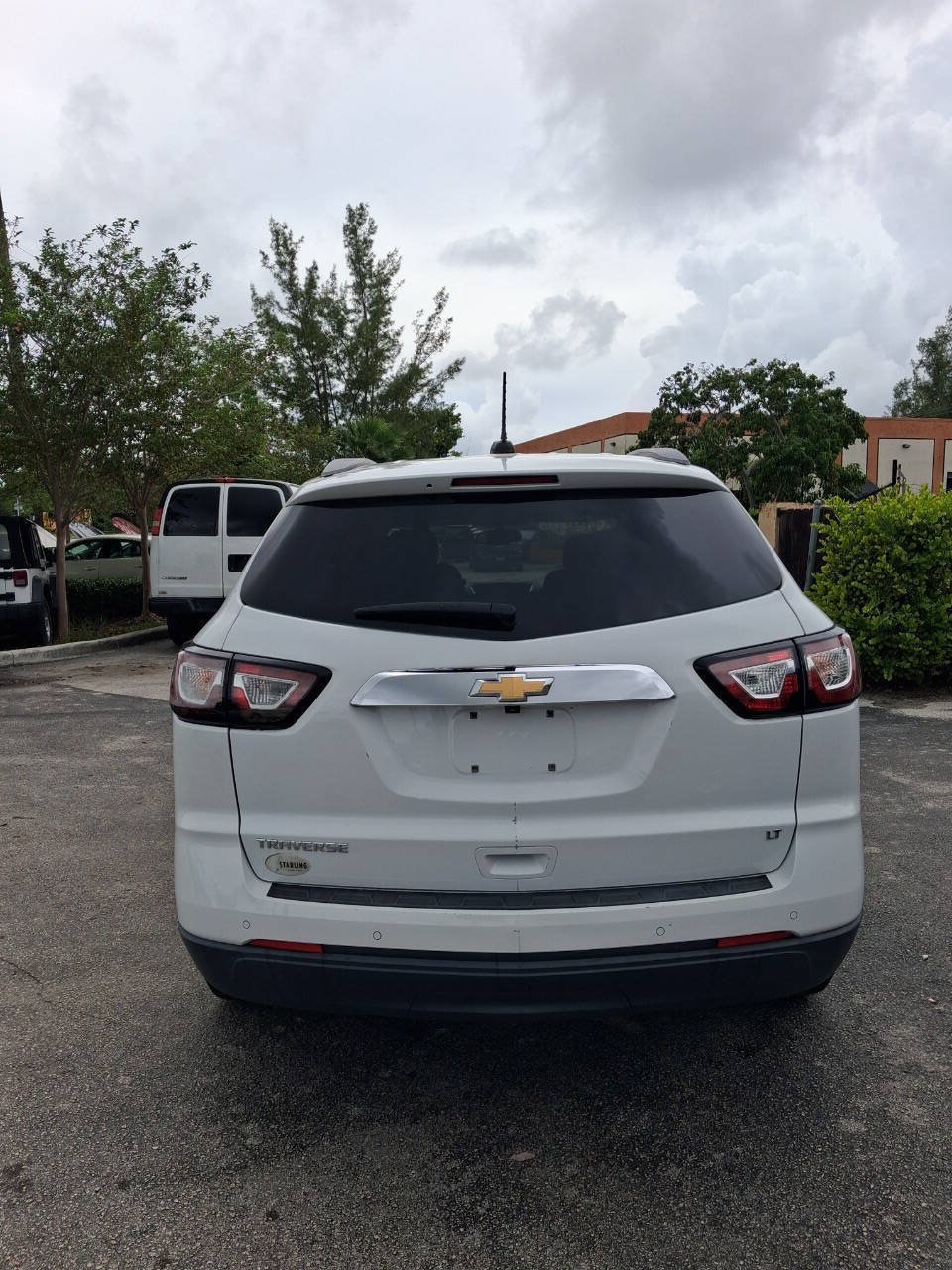 Used 2017 Chevrolet Traverse LT FWD image 8