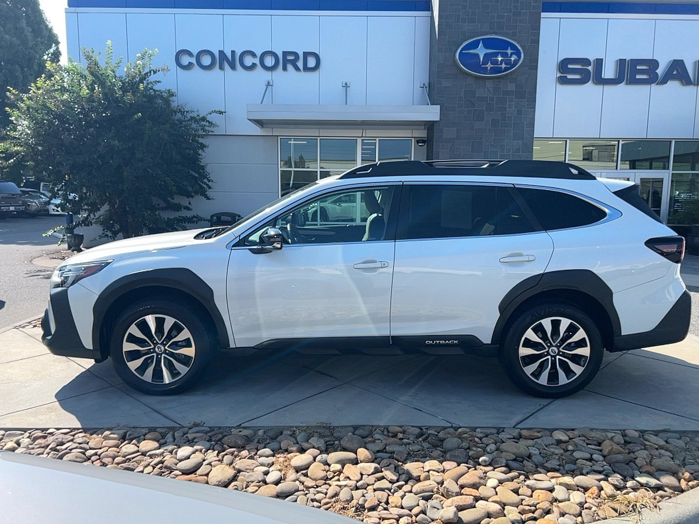 Certified 2024 Subaru Outback Limited AWD/4WD image 1