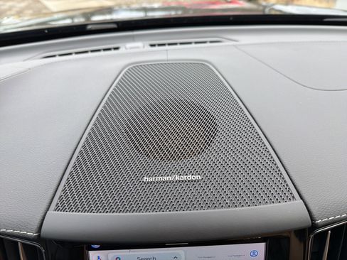 Used 2023 Volvo XC60 T8 Ultimate w/ Climate Package image 44