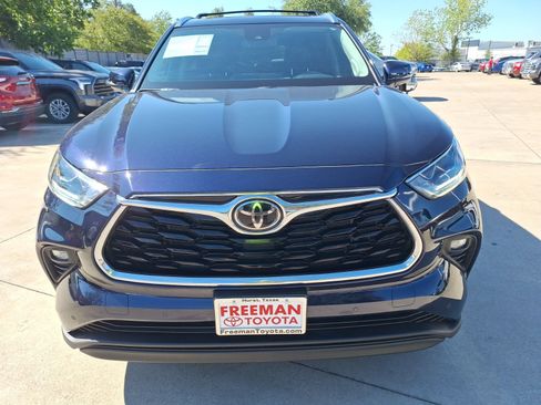 Used 2023 Toyota Highlander Limited FWD image 9