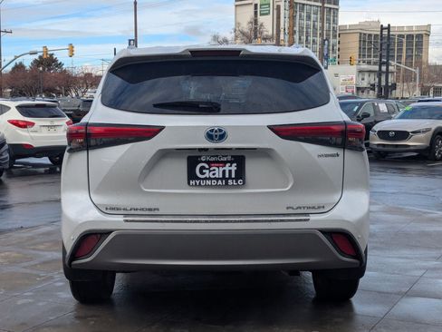 Used 2023 Toyota Highlander Platinum image 5