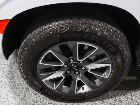 Used 2023 Chevrolet Suburban Z71 image 11