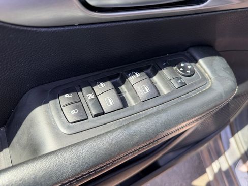 Used 2020 Chrysler Pacifica Touring-L w/ Advanced Safetytec Group AWD/4WD image 17