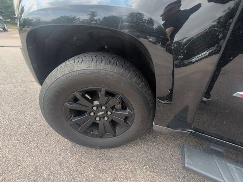 Used 2017 Chevrolet Colorado Z71 w/ Z71 Midnight Edition AWD/4WD image 9