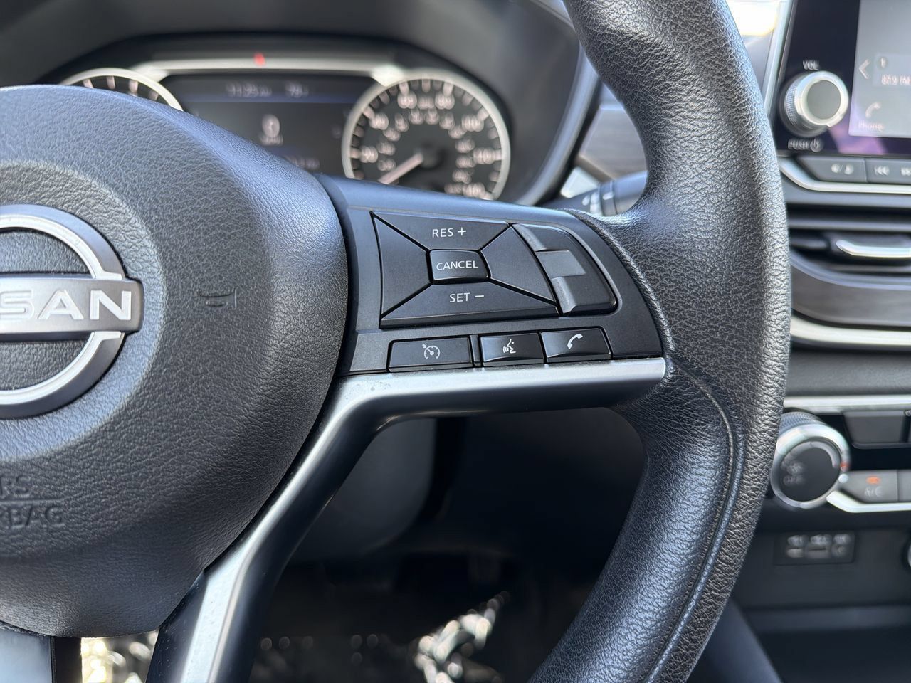 Used 2024 Nissan Altima 2.5 SV FWD image 24