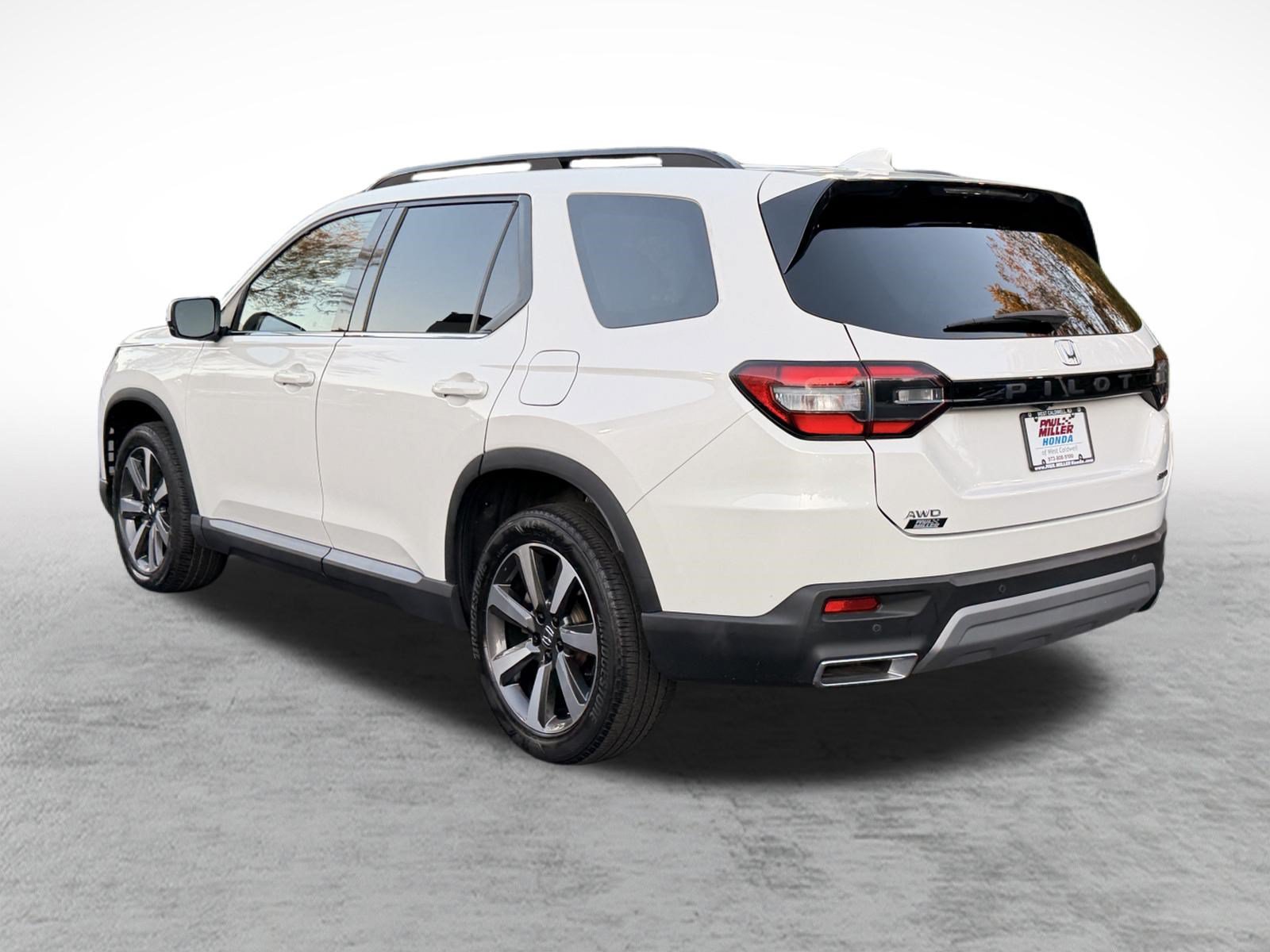 Used 2023 Honda Pilot Touring image 4