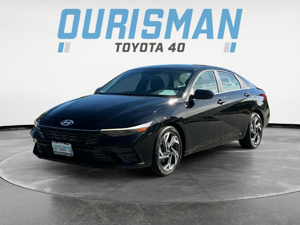 Used 2025 Hyundai Elantra SEL FWD image 3