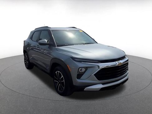 Used 2025 Chevrolet TrailBlazer LT image 3