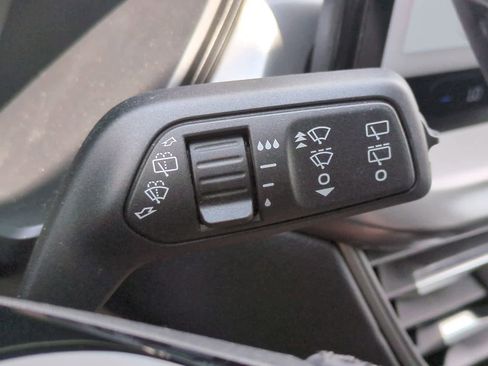 Used 2024 Ford Escape SE image 25