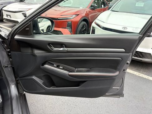 Used 2024 Nissan Altima 2.5 SR FWD image 9