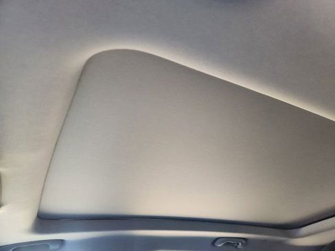 Used 2023 Chevrolet Equinox Premier image 28