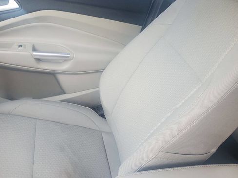 Used 2017 Ford Escape SE image 12