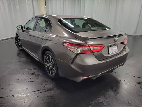 Used 2018 Toyota Camry SE w/ Moonroof Package FWD image 6