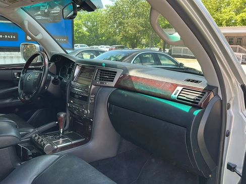Used 2011 Lexus LX 570 4WD w/ Luxury Pkg image 22