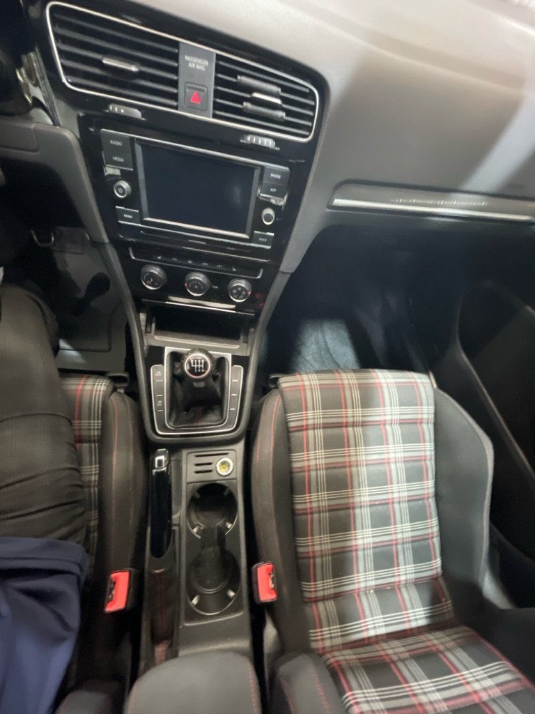 Used 2020 Volkswagen Golf 4-Door FWD image 24