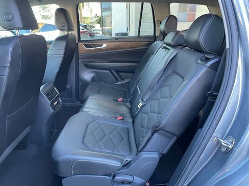 Used 2025 Volkswagen Atlas SE image 25