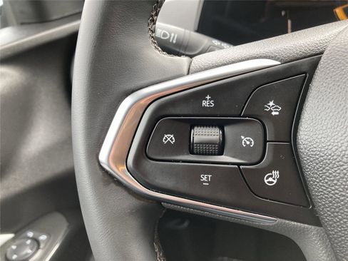 Used 2025 Chevrolet Trax LT w/ LT Convenience Package image 19