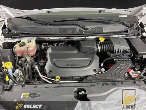 Used 2020 Chrysler Pacifica Touring-L Plus image 9