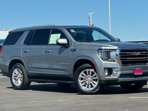 Used 2023 GMC Yukon SLT w/ SLT Premium Package AWD/4WD image 2