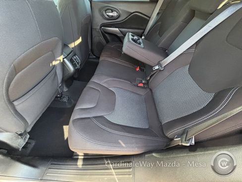 Used 2021 Jeep Cherokee Latitude image 15