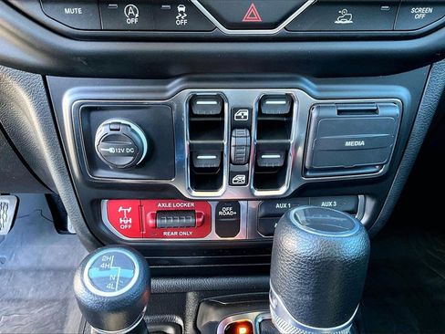 Certified 2023 Jeep Gladiator Mojave w/ Trailer Tow Package image 17