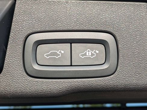 Used 2023 Volvo XC60 B5 Plus w/ Climate Package image 14