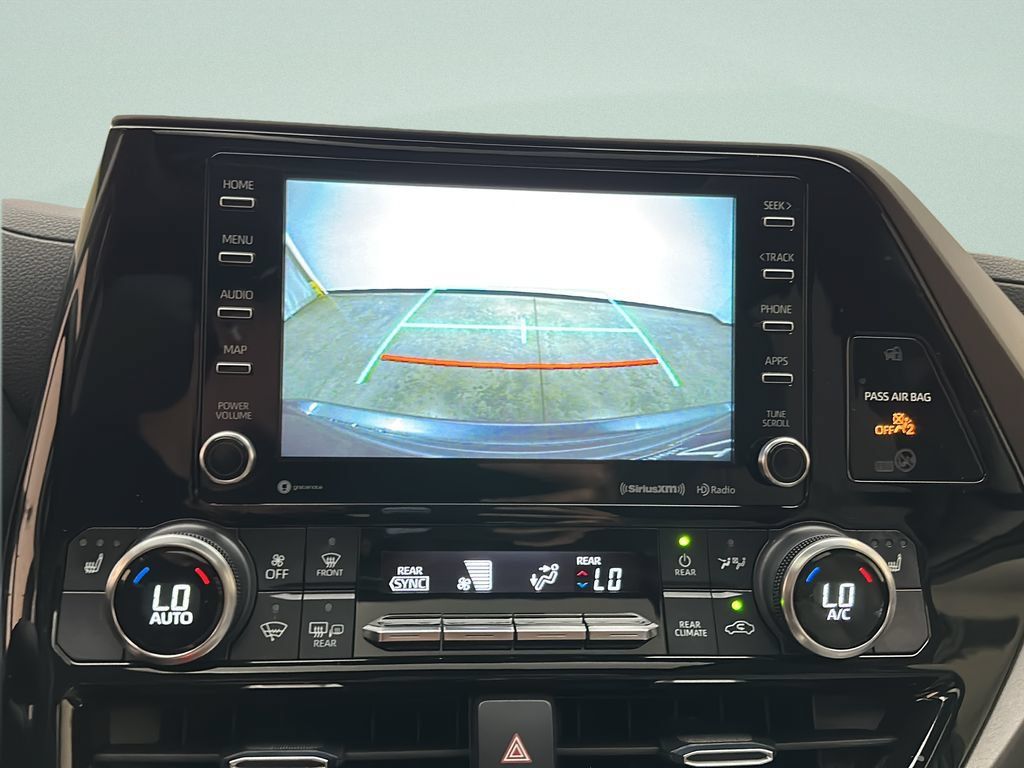 Used 2022 Toyota Highlander XLE AWD/4WD image 32
