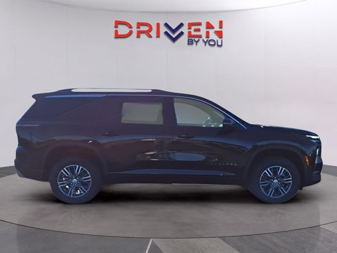 New 2026 Chevrolet Traverse LT w/ Driver Confidence Package image 6