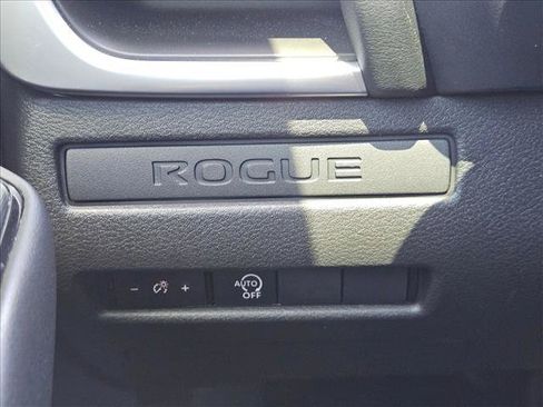 Used 2025 Nissan Rogue S FWD image 14