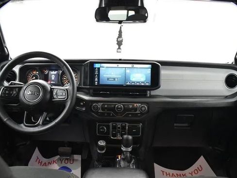 Used 2025 Jeep Wrangler Unlimited Sport AWD/4WD image 19