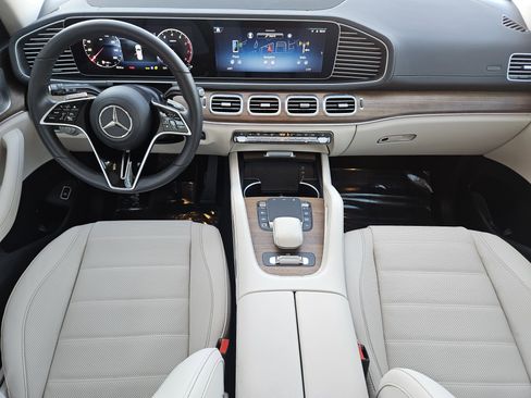 Certified 2025 Mercedes-Benz GLS 450 4MATIC image 26