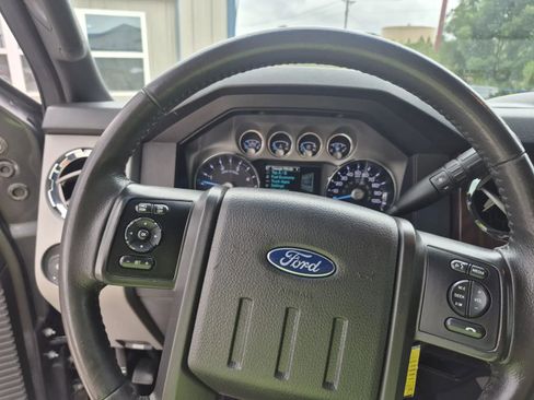 Used 2016 Ford F250 Lariat w/ Lariat Ultimate Package AWD/4WD image 39