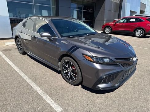 Used 2022 Toyota Camry SE w/ Carpet Mat Package (TMS) FWD image 1