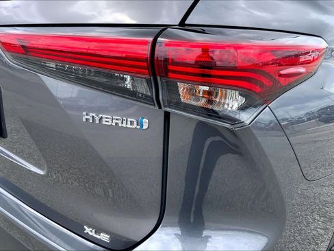Used 2021 Toyota Highlander XLE image 30