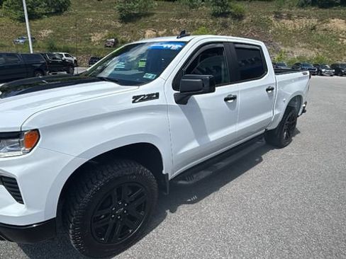 Used 2025 Chevrolet Silverado 1500 LT Trail Boss w/ Convenience Package II AWD/4WD image 8