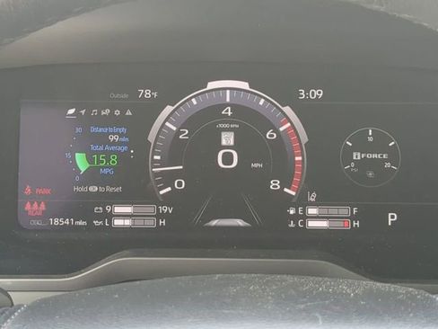 Used 2025 Toyota Tundra Limited AWD/4WD image 26