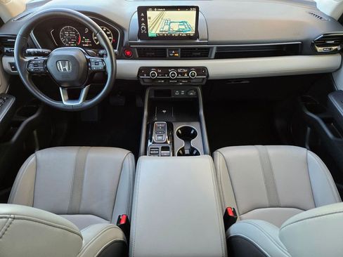 Used 2023 Honda Pilot Touring image 17