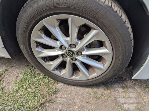 Used 2021 Toyota Corolla LE w/ LE Convenience Package image 10